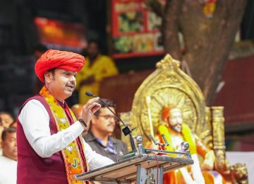 पुण्याच्या विकासासाठी 80 हजार कोटींच्या योजना राबवणार; पुण्याच्या सभेत मुख्यमंत्री फडणवीसांची घोषणा