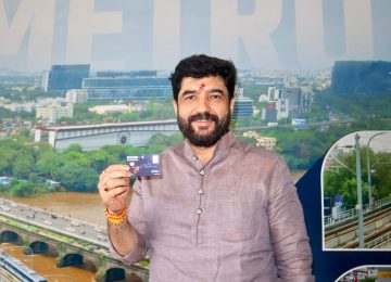 MURLIDHAR MOHOL ON AJIT PAWAR दिल्ली मेट्रोच्या धर्तीवर २००१ पासून पुण्यात मेट्रो आणण्याचे प्रयत्न २०१४ पर्यंत फक्त चर्चेच्याच पातळीवर राहिले. २००१ ते २०१४ या काळात मनमोहन सिंग पंतप्रधान असताना आणि अजित पवार पुण्याचे पालकमंत्री असताना मेट्रोचे काम इंचभरही पुढे गेले नाही. त्यामुळे धादांत खोटी विधाने करून काँग्रेस व राष्ट्रवादीने कधीच न केलेल्या मेट्रोचे श्रेय घेण्याचा केविलवाणा प्रयत्न अजित पवार (AJIT PAWAR) करीत आहेत, अशी टीका केंद्रीय राज्यमंत्री मुरलीधर मोहोळ (MURLIDHAR MOHOL) यांनी गुरुवारी केली.