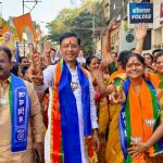 PMC GANESH BIDKAR: पुणे महानगरपालिका निवडणुकीच्या प्रचाराचा धुरळा उडाला असताना प्रभाग क्रमांक २४ मधील भारतीय जनता पार्टीचे (भाजप) उमेदवार गणेश बिडकर (PMC GANESH BIDKAR) यांच्यासह तिन्ही उमेदवारांनी प्रचारात आघाडी घेतली आहे. मंगळवार पेठ परिसरातील दाट लोकवस्तीच्या भागात त्यांनी नागरिकांची भेटीगाठी घेतल्या आणि प्रचाराचा झंजावात सुरू ठेवला.