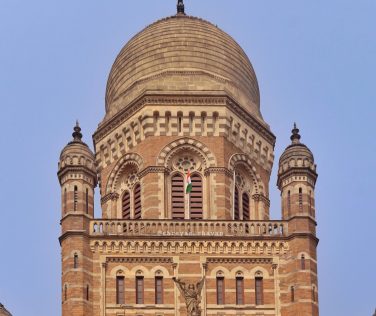 BMC ELECTION 2026:  सावधान! मुंबईची (BMC ELECTION 2026) लोकसंख्याशास्त्रीय ओळख पुसण्याचा डाव; 'व्होट बँक' की शहरावर कब्जा? देशाची आर्थिक राजधानी आणि महाराष्ट्राचे हृदय असलेल्या मुंबईचे राजकारण सध्या एका अत्यंत संवेदनशील वळणावर येऊन ठेपले आहे. आगामी निवडणुकांच्या पार्श्वभूमीवर राजकीय आरोप-प्रत्यारोपांच्या फैरी झाडल्या जात असताना, मुंबईच्या जनसांख्यिकीय (Demographic) बदलाचा मुद्दा केंद्रस्थानी आला आहे.